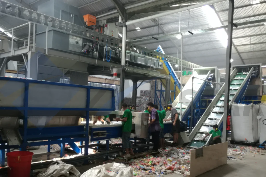 1000-1500 KG/H PET Bottle Washing Line – sorting platform and bottle feed conveyors