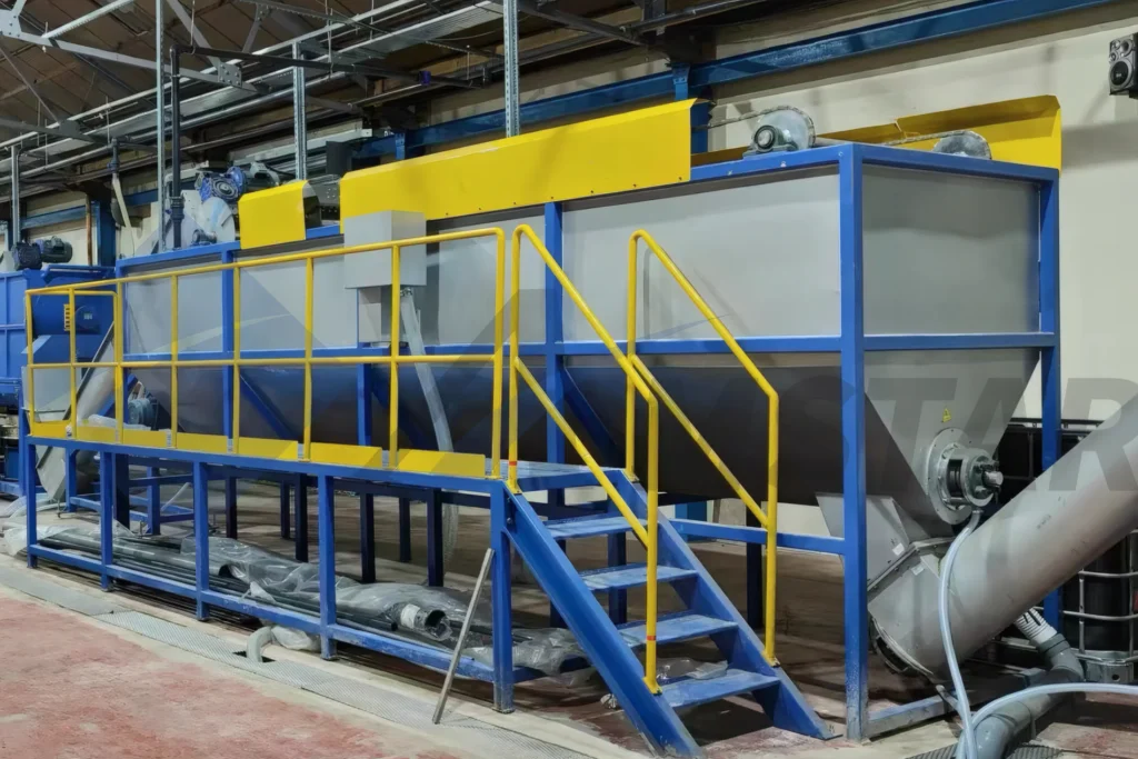 Sink Float Separation Tank – stainless separation tank with stairs and yellow guardrails