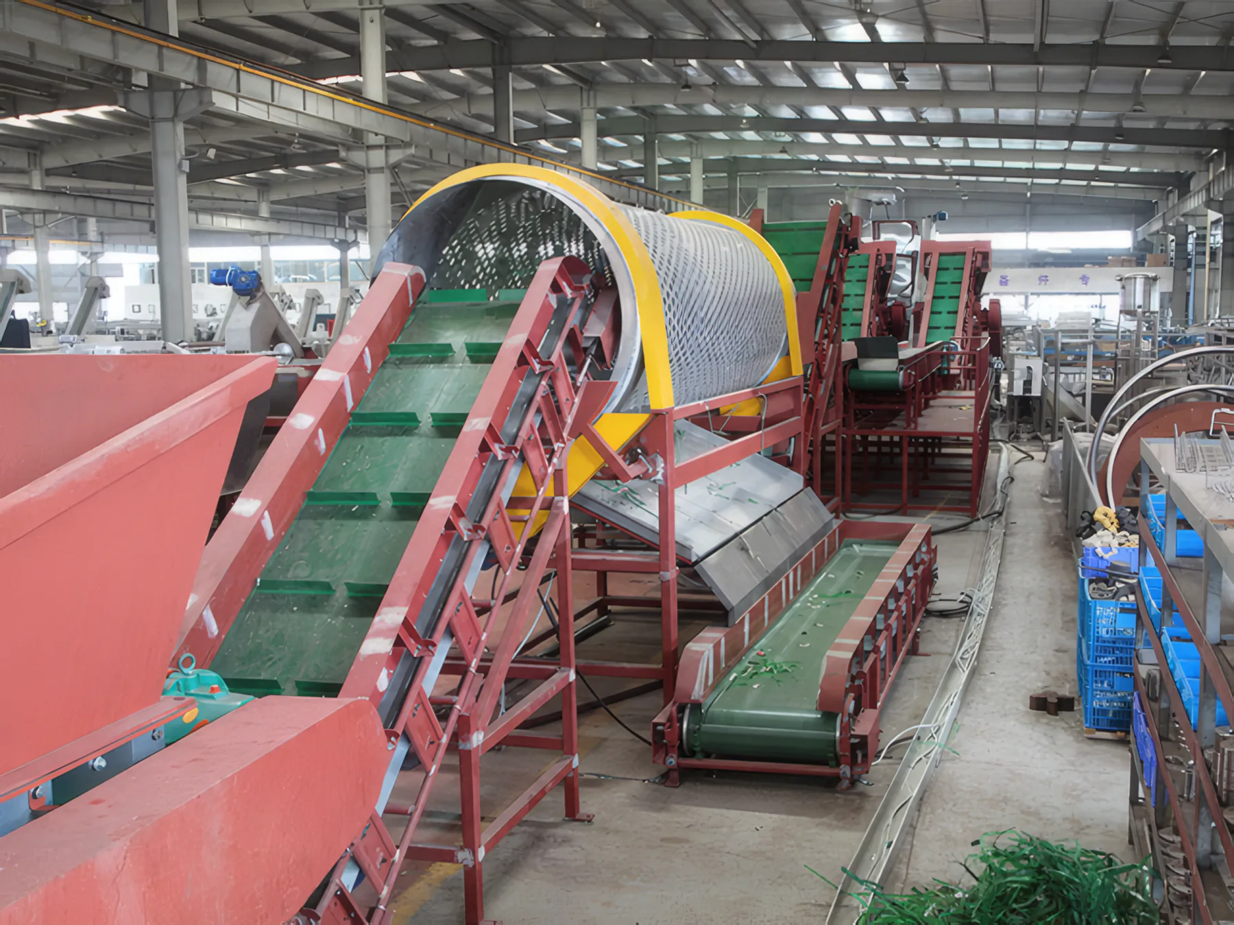 Inclined green belt conveyors leading from the trommel