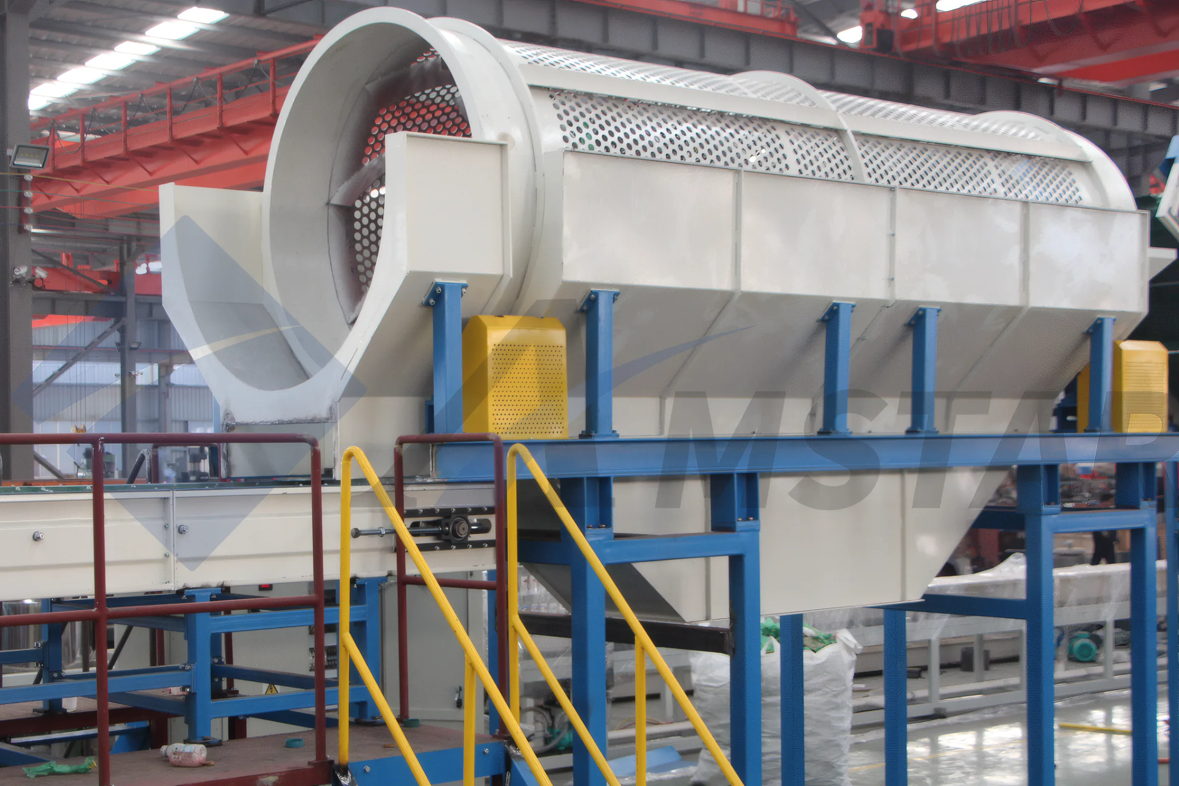 Trommel For PET Bottles – perforated screening drum above the discharge hopper