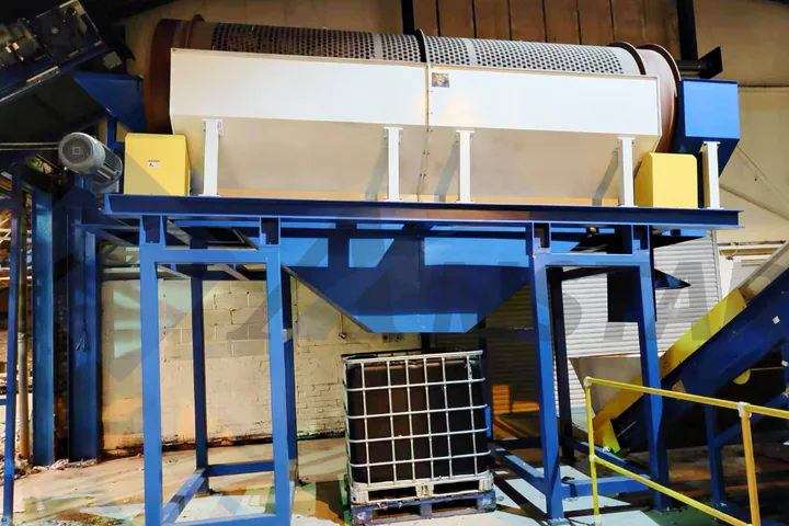 Trommel For PET Bottles – side view of the raised drum and collection hopper