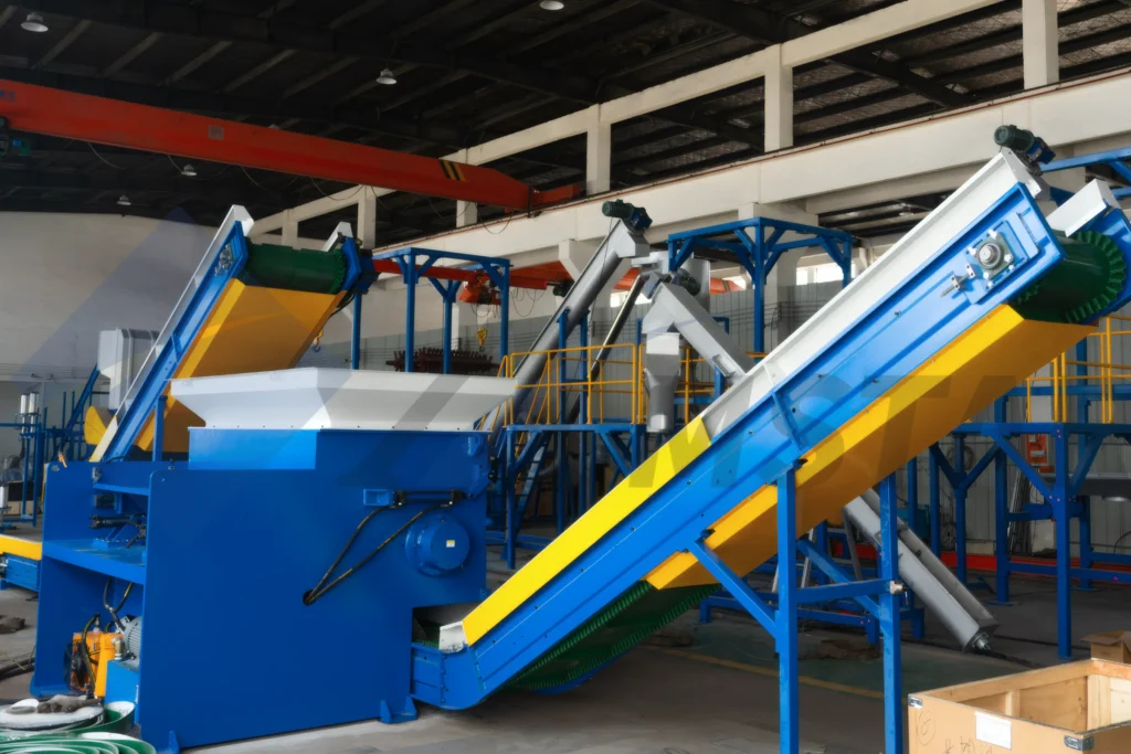 Heavy Duty Shredder – shredding unit connected to inclined conveyors