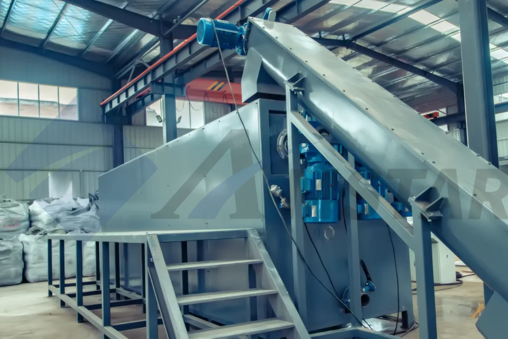 Sink Float Tank (2026 Model) – inclined discharge conveyor above the tank