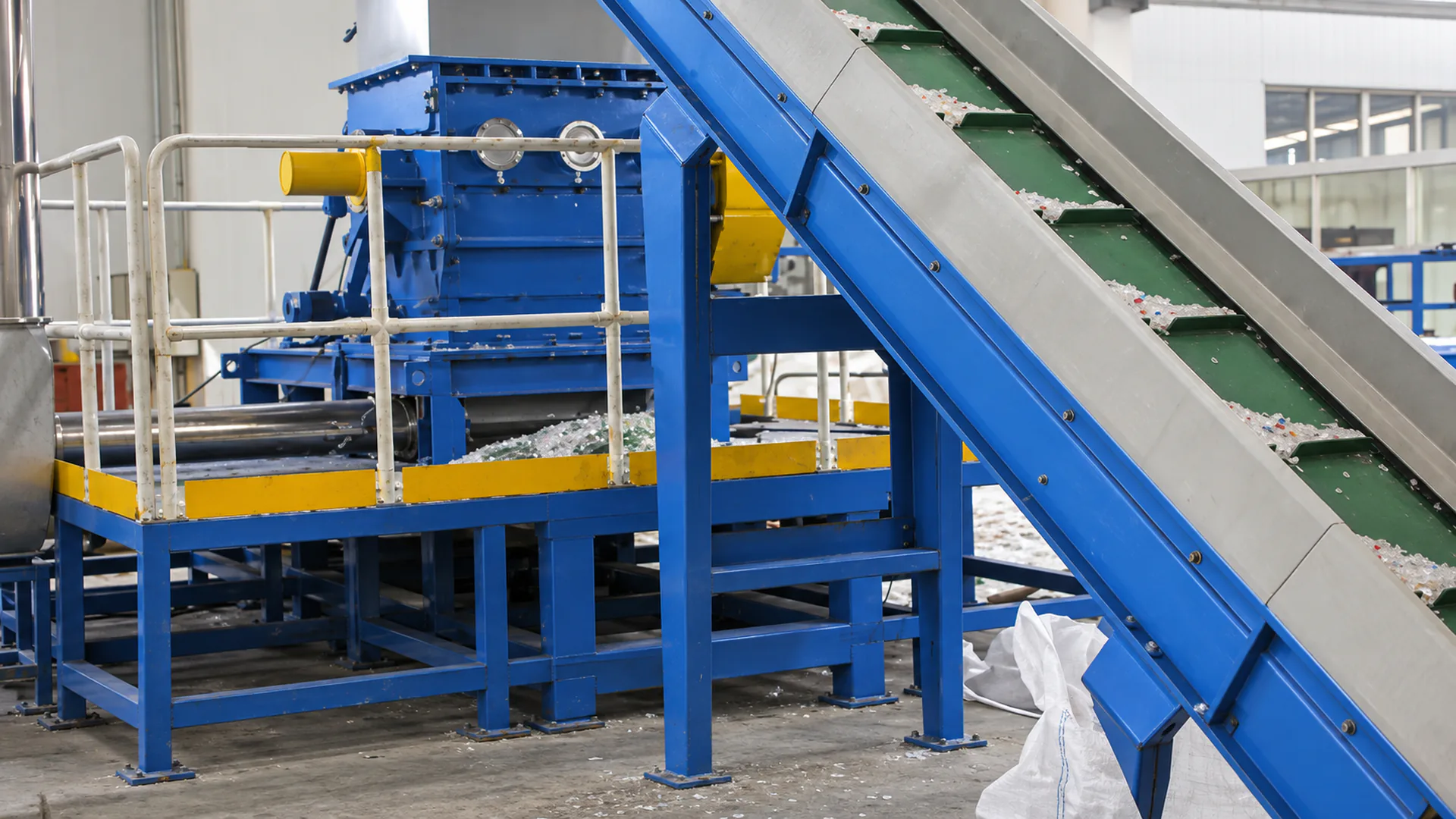 PET bottle and PP/PE film washing line in the USA – inclined belt conveyors